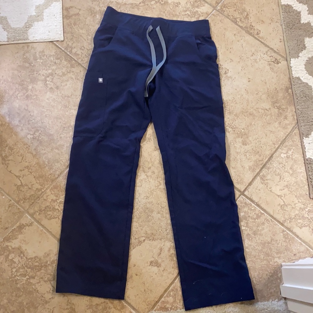 FIGS Cade Cargo Scrub Pants- Navy
